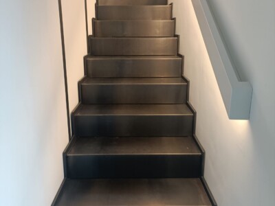 Scala di design in lamiera